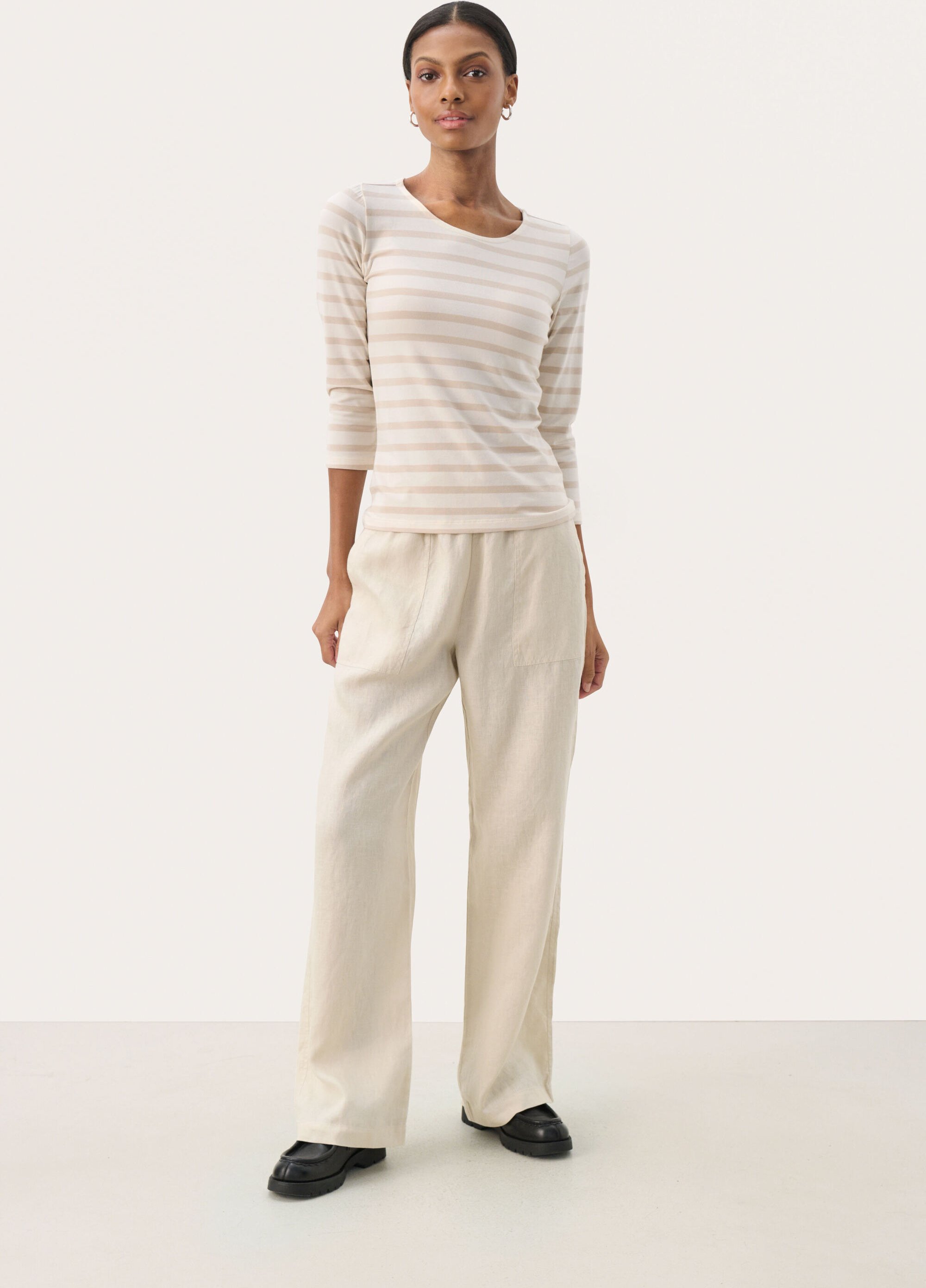 T-shirt Gerade Passform French Oak and White Stripe beige