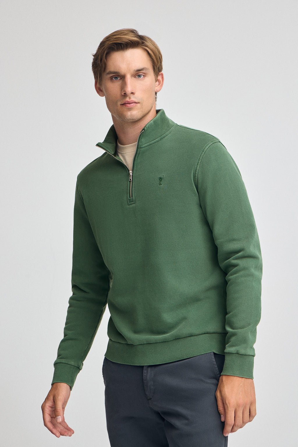 Sweatshirt flaschengrün mit halbem Reißverschluss, Wascheffekt und Rigby Go-Logo