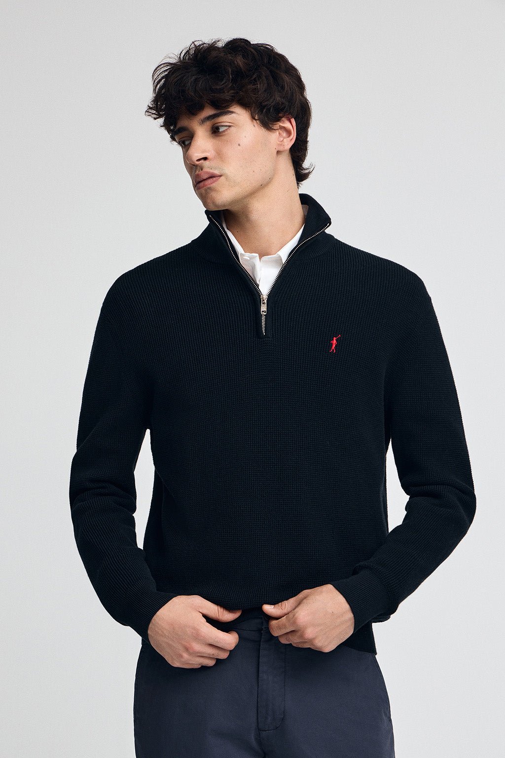 Pullover marineblau mit halbem Reißverschluss, Waffelstruktur und gesticktem Rigby Go-Logo