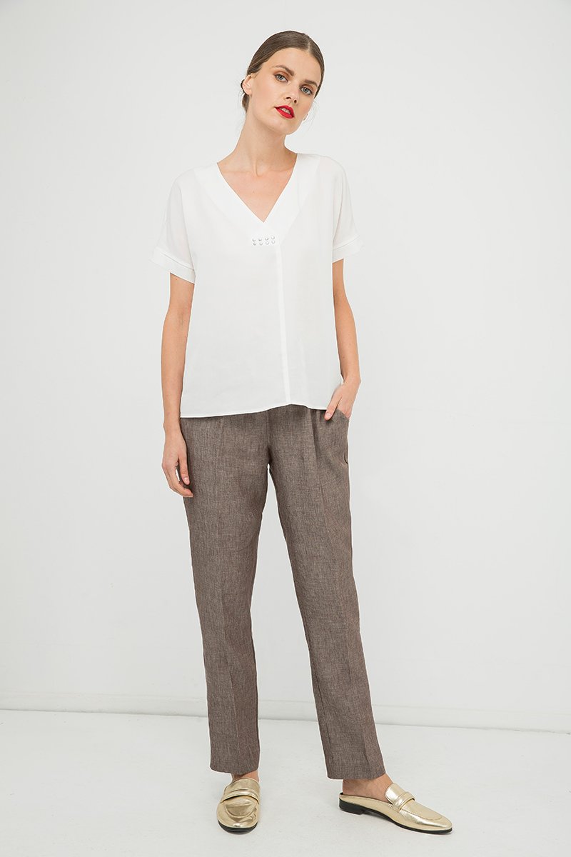 Cremefarbenes V-Ausschnitt-Top mit Metallic-Motiv