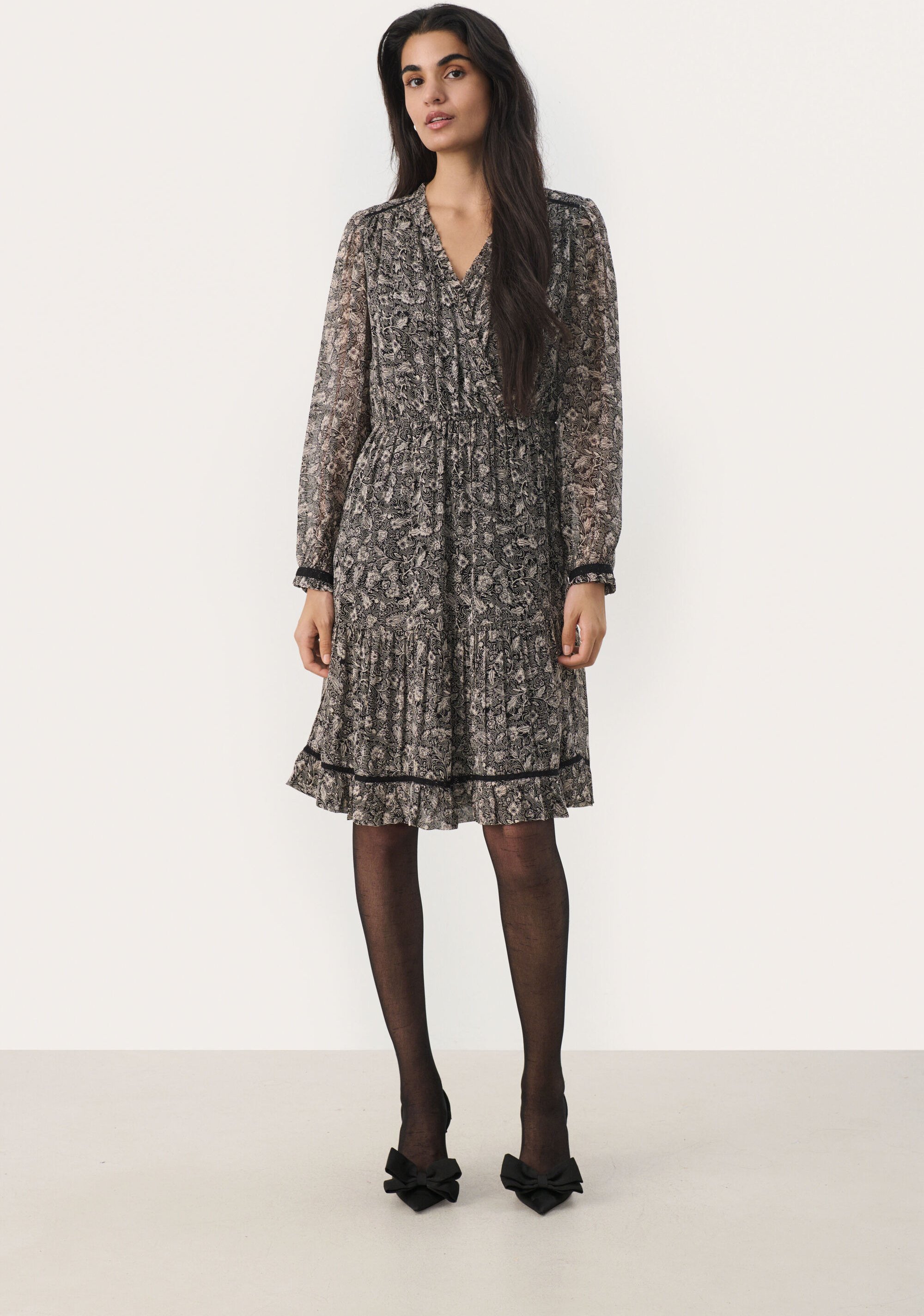 Kleid Lockere Passform black offwhite