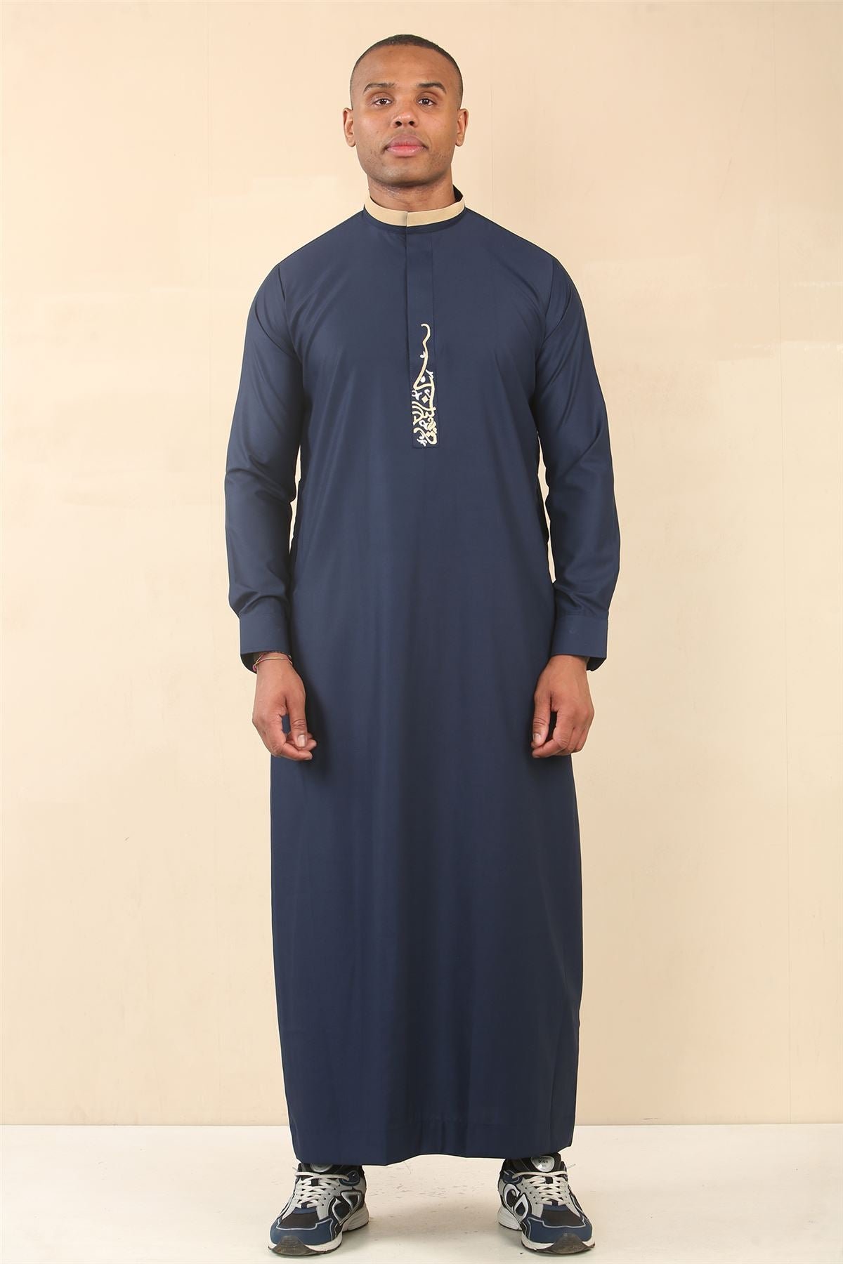 Blauer Herren-Thobe, arabische saudi-arabische emiratische islamische Kleidung, Jubba-Robe