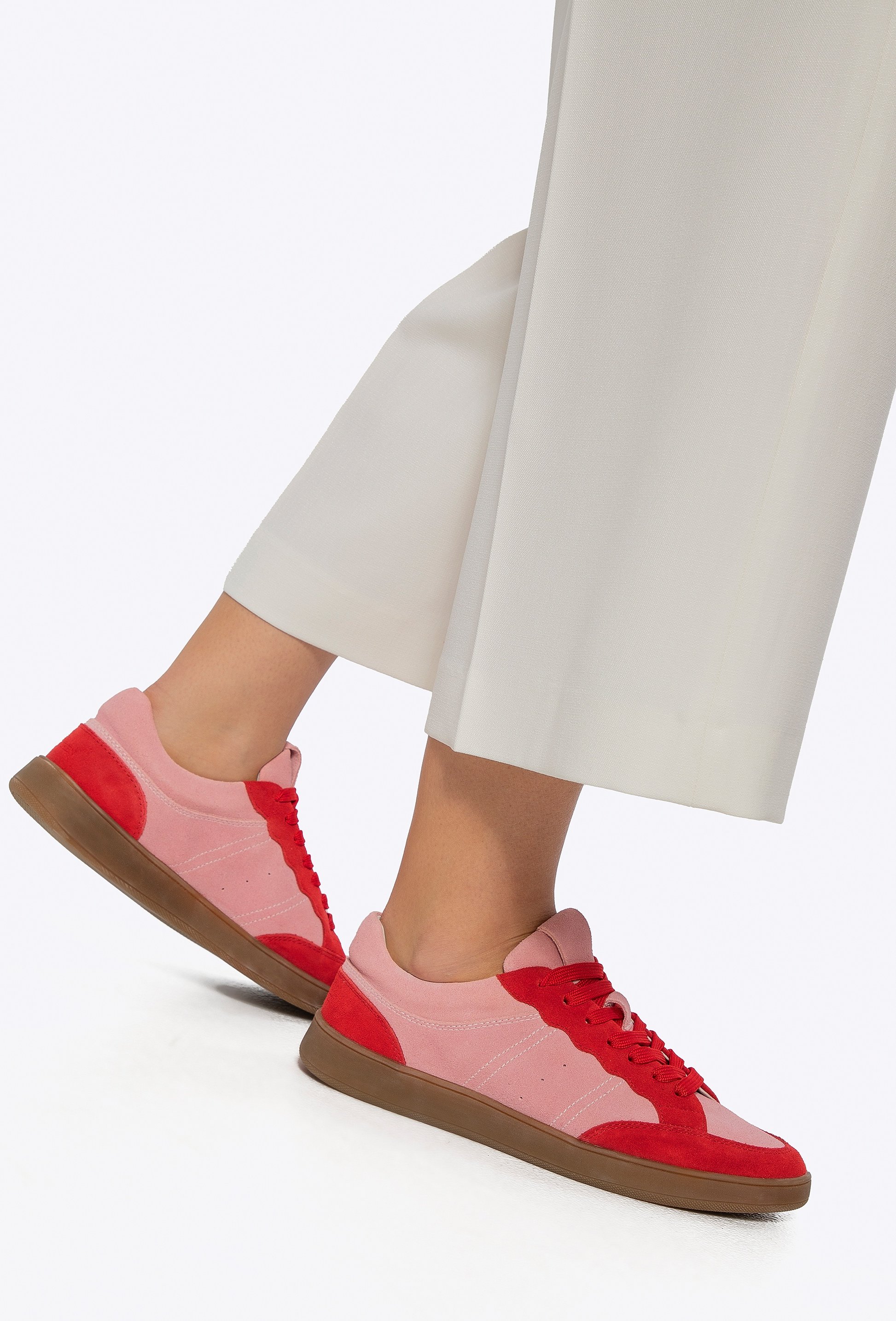 Wittchen Damen-Sneaker aus Wildleder mit kontrastierenden pinken und roten