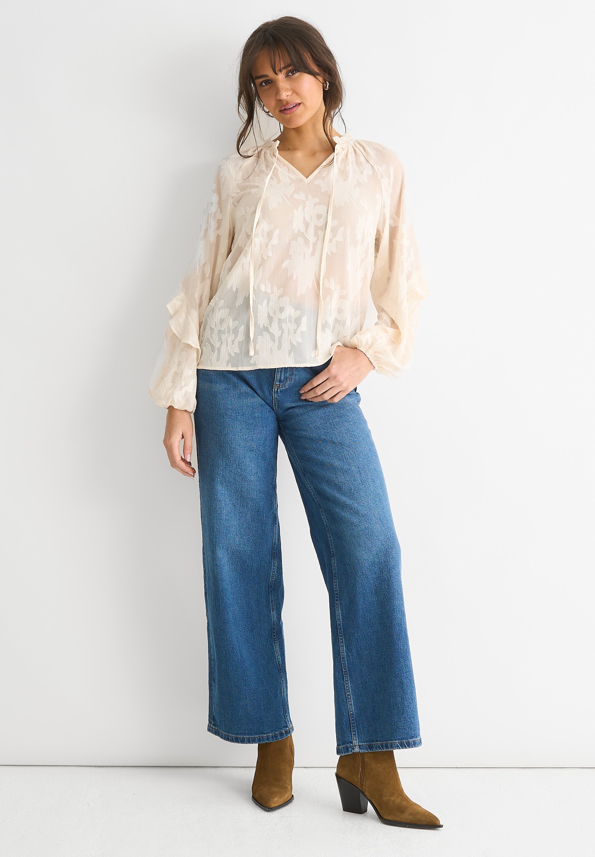 Langärmelige Bluse aus cremefarbenem Jacquard mit Blumenmuster