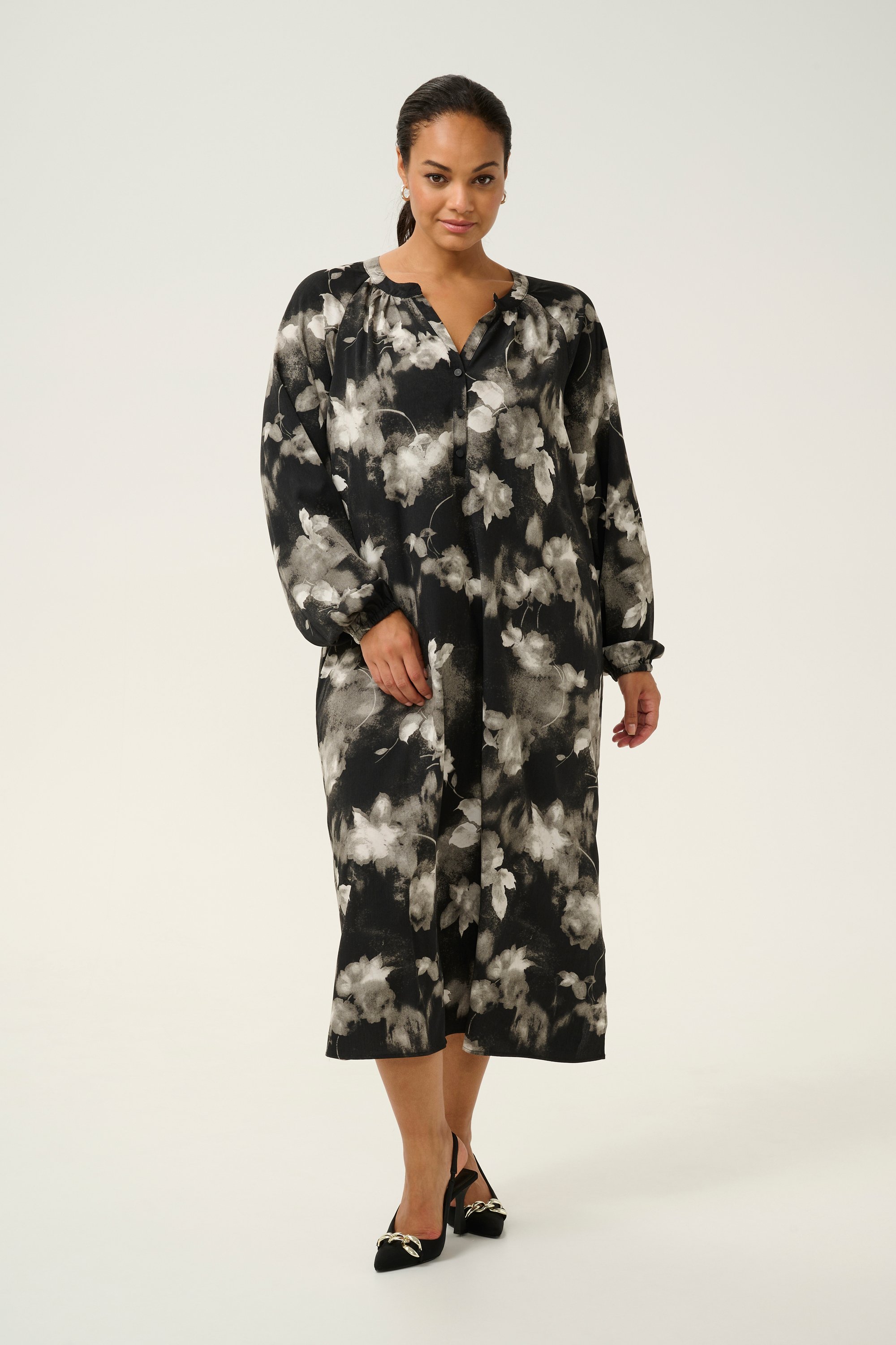 Kleid Loose fit Black/White Flower Print black offwhite