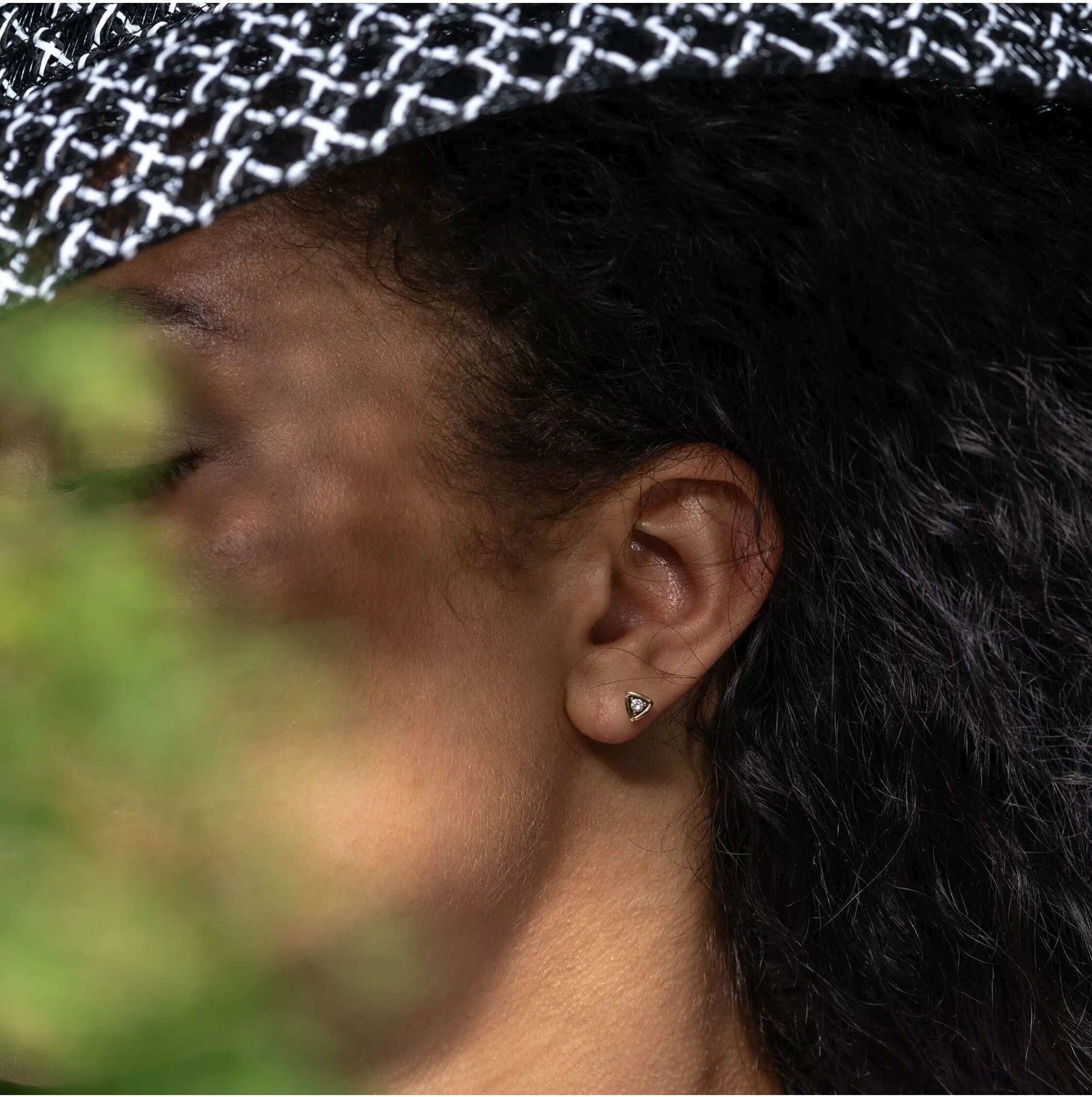 Lyomi Ohrstecker 585/- GG/WG 2 synth. Diam. 0,10ct.