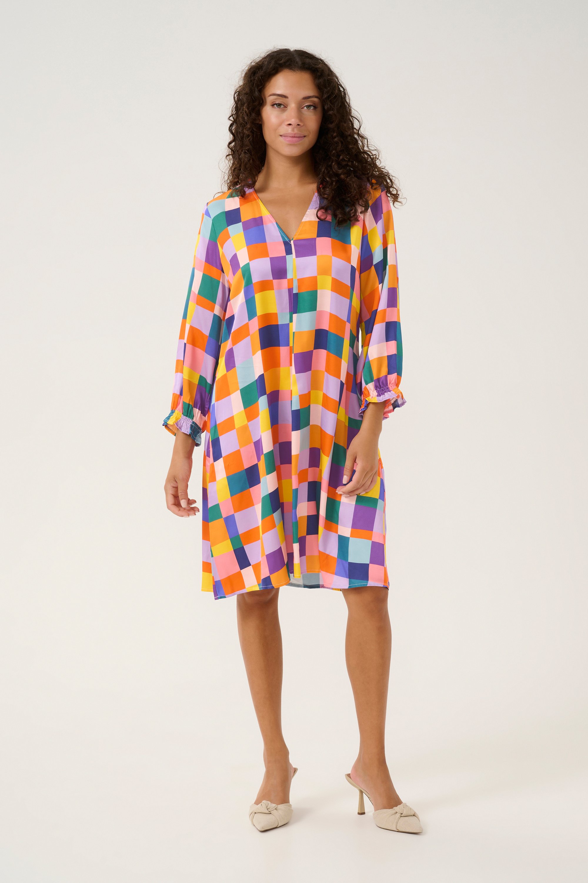 Kleid mit femininer Silhouette multicolour