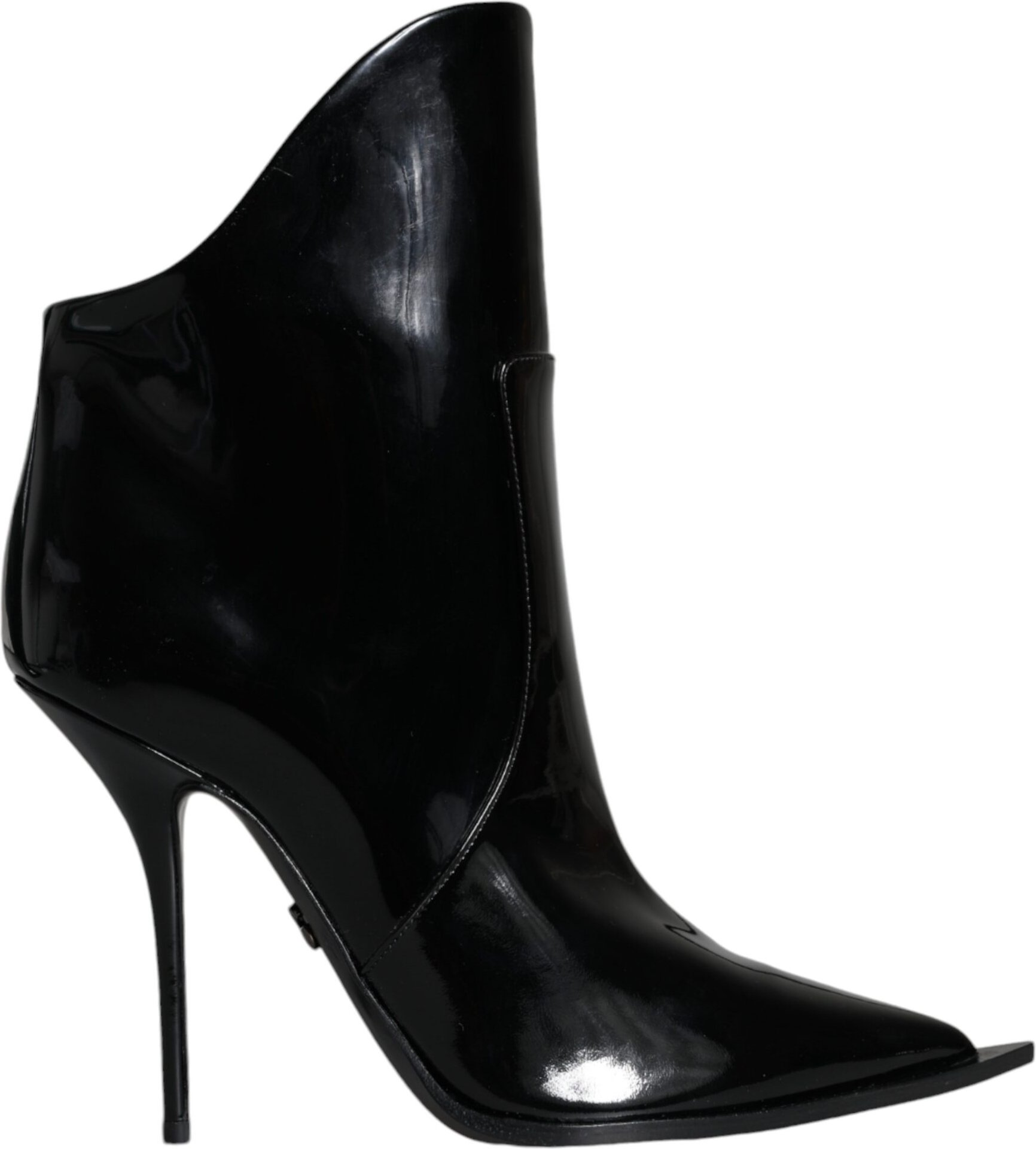 Lackleder Stiefeletten mit hohen Absätzen