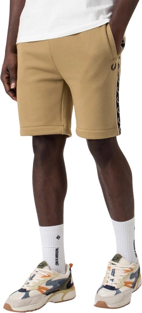 Fred Perry - Sweatshorts In Oatmeal- Und Tape-design In Warmem Stein