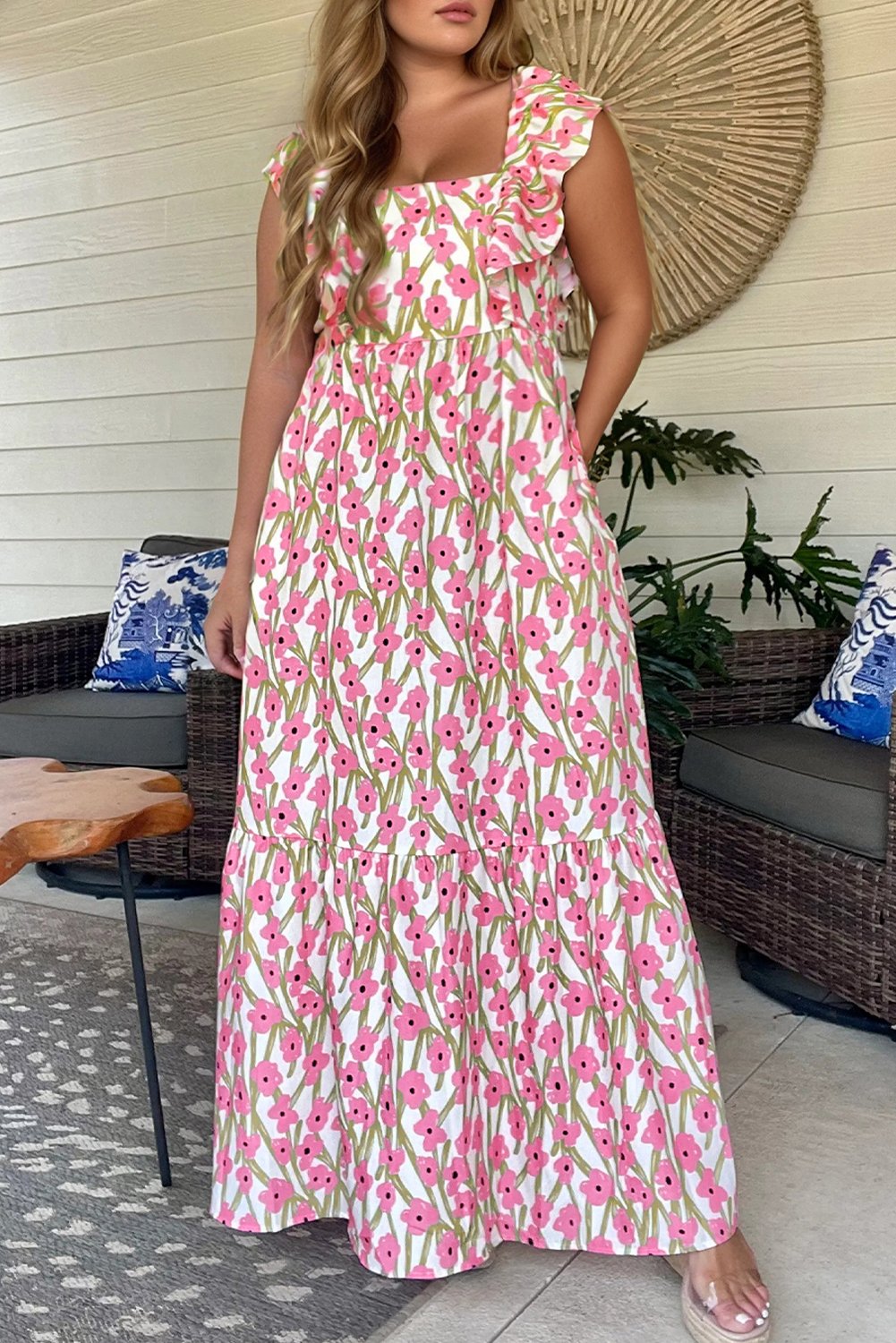 Thumbnail - Rosa Plus-Size Maxikleid mit Rüschensaum, quadratischem Ausschnitt und hohem Bund in Blumenmuster
