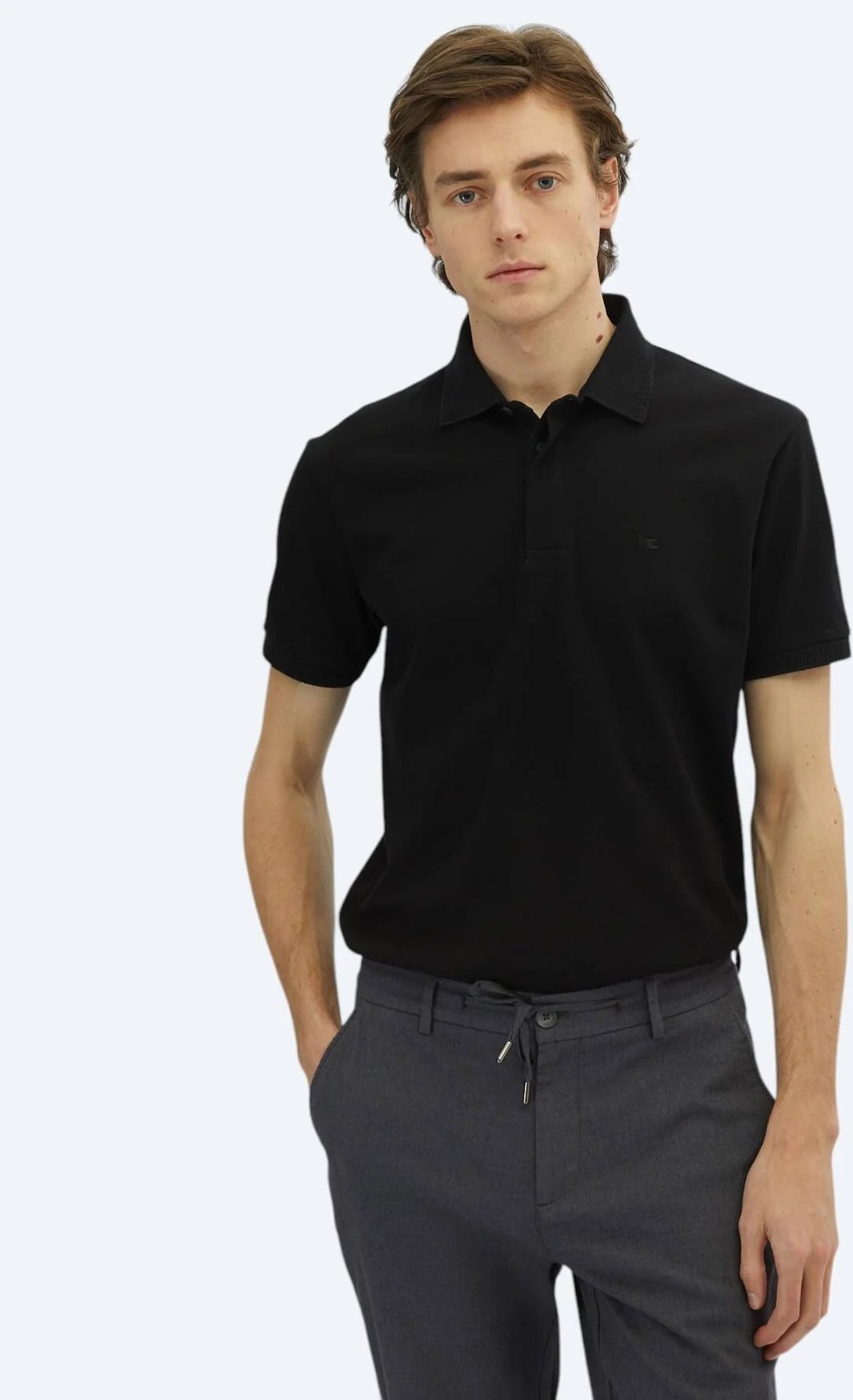 Schlichtes T-Shirt mit Polokragen