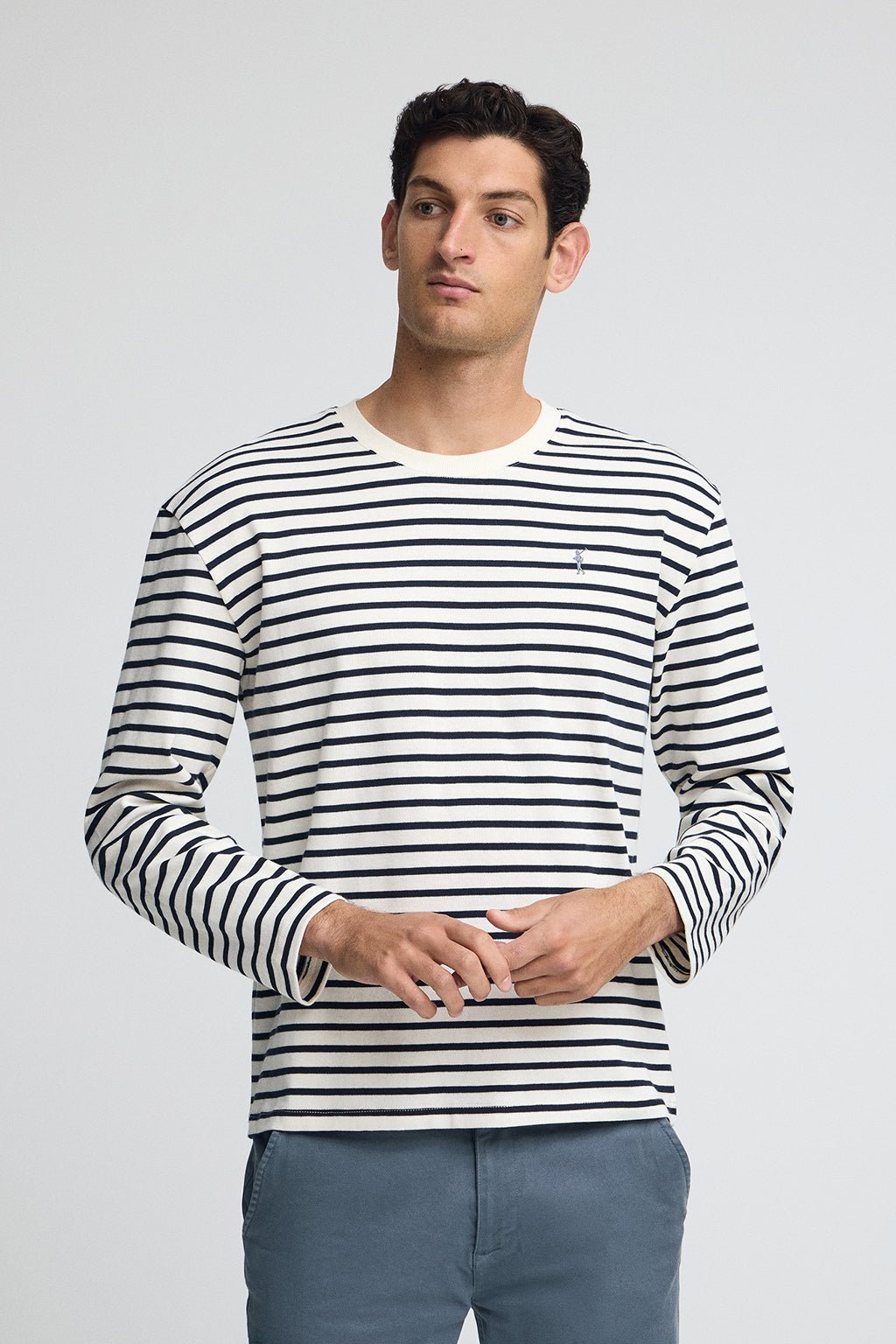 T-Shirt ecru und marineblau gestreift mit gesticktem Rigby Go-Logo