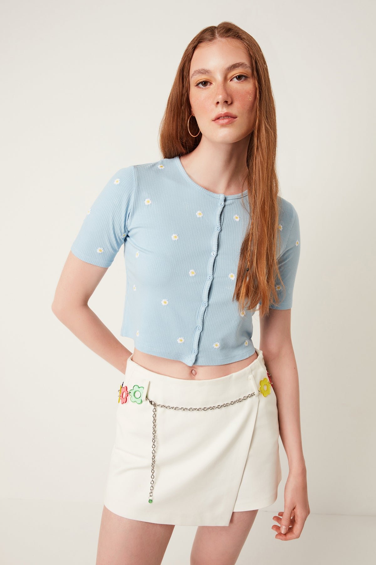 Kurzer Cardigan mit Blumenmuster und kurzen Ärmeln