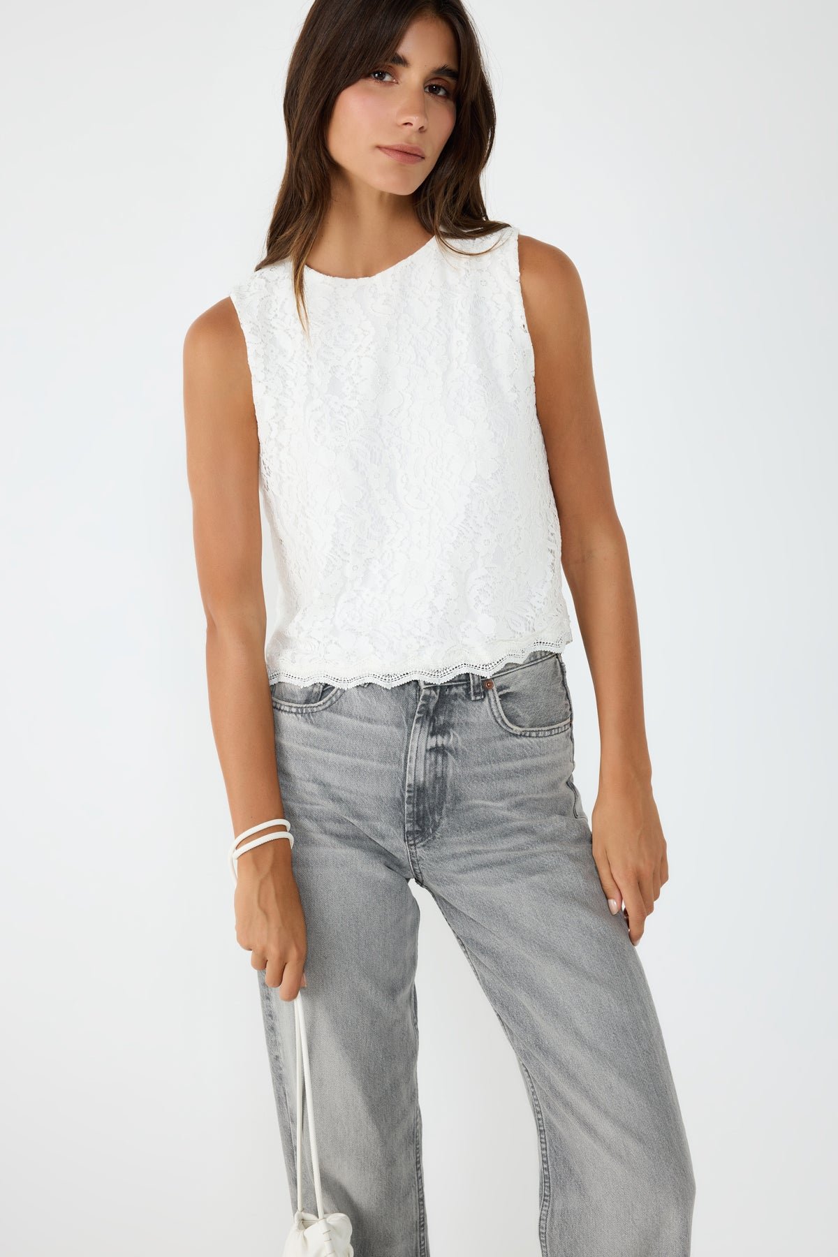 Bluse mit Spitzenstickerei und null Ärmeln