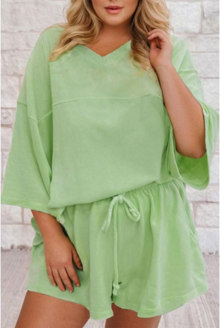 Thumbnail - Wiesennebelgrün Plus-Size V-Ausschnitt Drop-Shoulder T-Shirt Lockere Shorts 2-teiliges Outfit