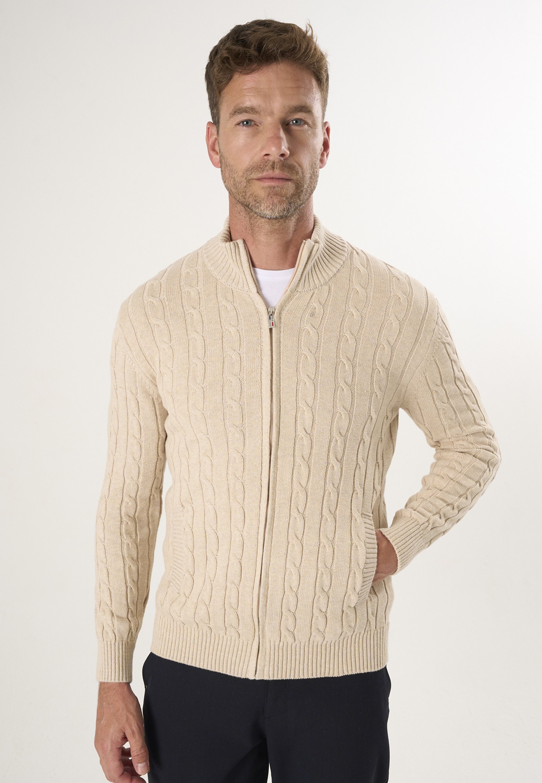 Strickjacke Strickjacke Mit Zopfmuster
