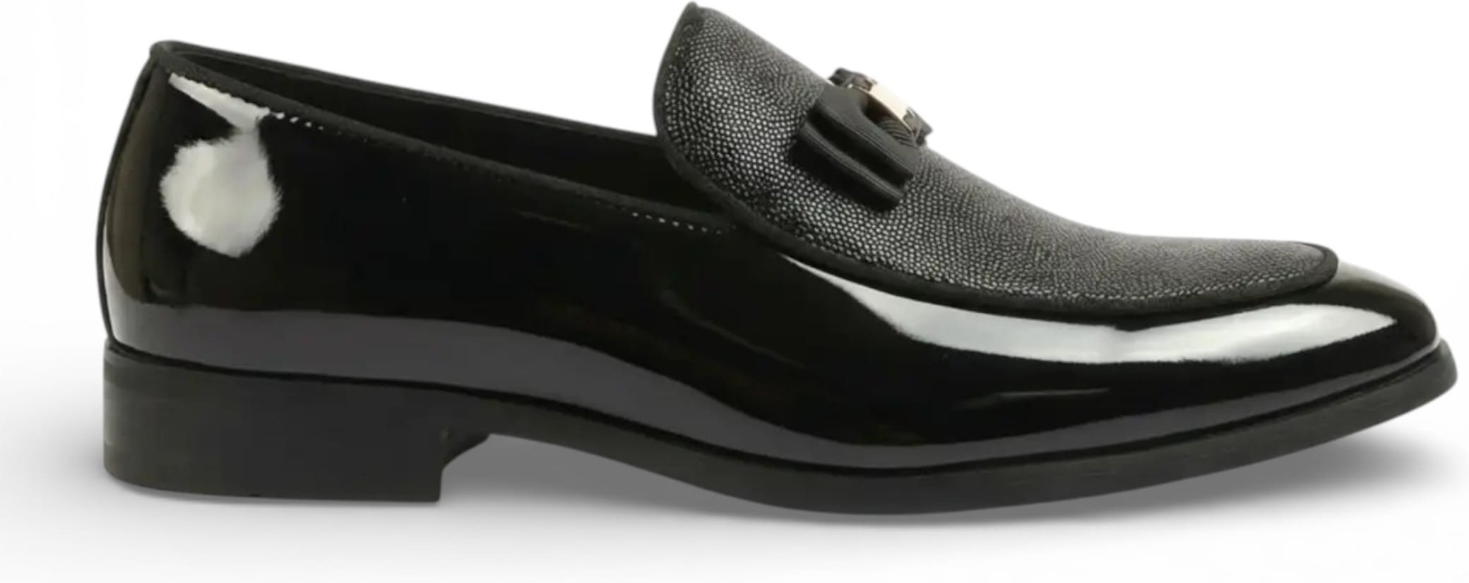 Herren-Loafer in Marineblau mit strukturierter Vorderseite und ikonischer Schnalle und Schleife