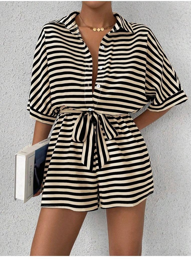 Damen Jumpsuit mit Bindegürtel und halber Knopfleiste im Streifenlook