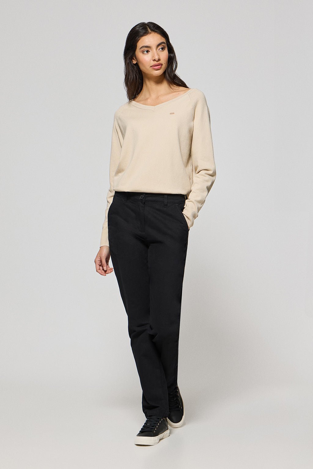 Chinohose May schwarz mit minimalistischer Polo Club Stickerei auf der Tasche