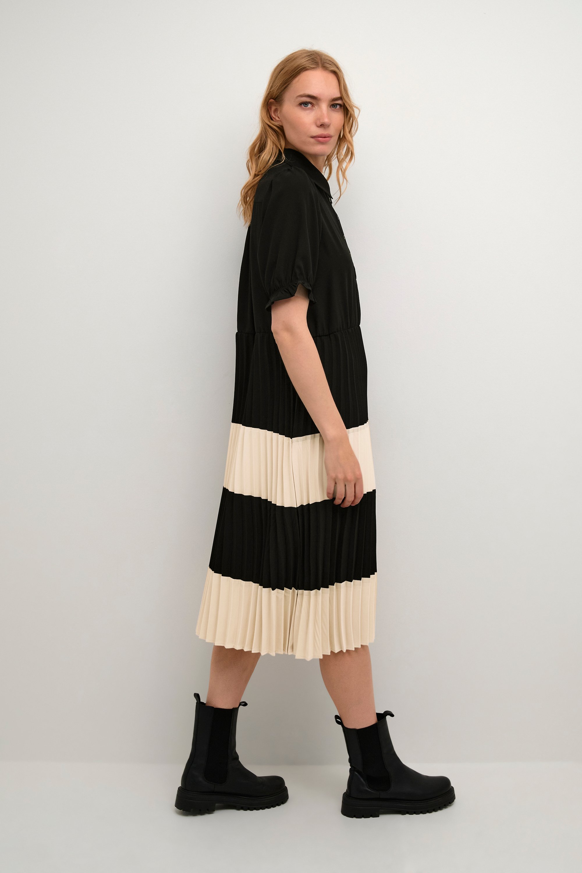 Kleid Relaxed fit black