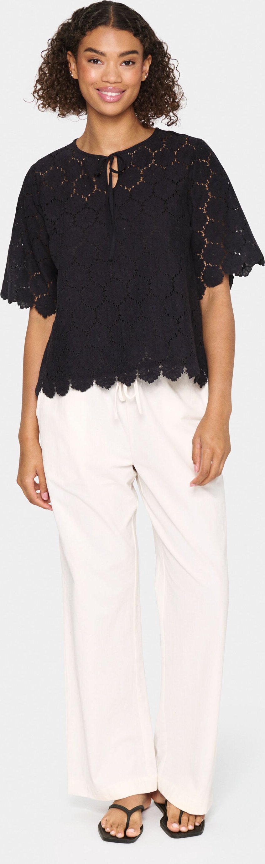 Bluse mit kurzen Ärmeln, lockerer Schnitt black