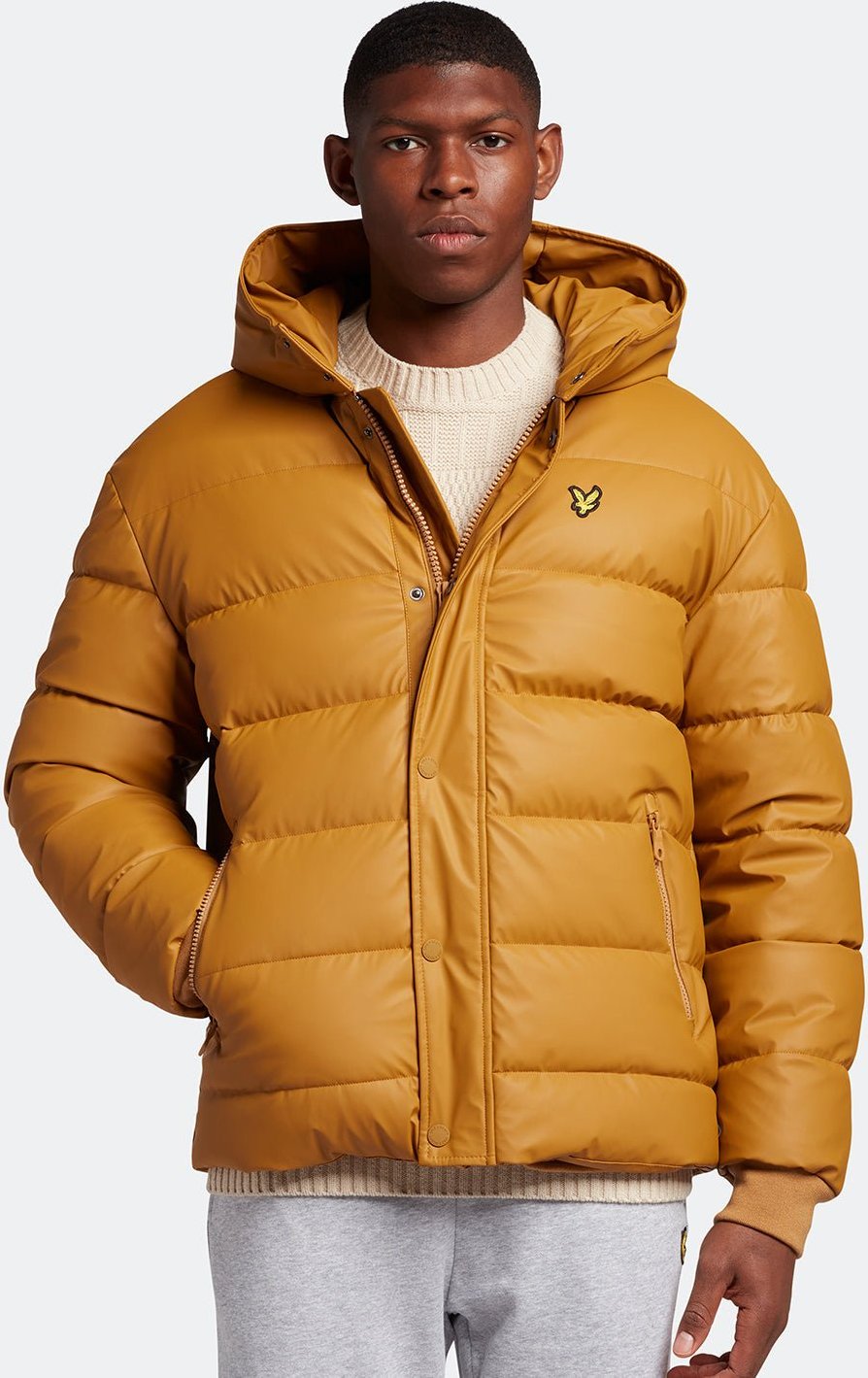 Lyle & Scott – Gummierte Pufferjacke in Senfgelb