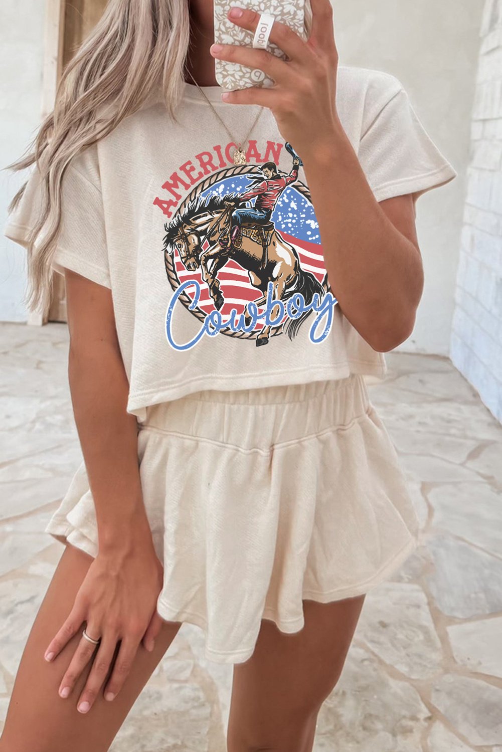 Thumbnail - Grafisches T-Shirt mit Rüschenshorts-Set