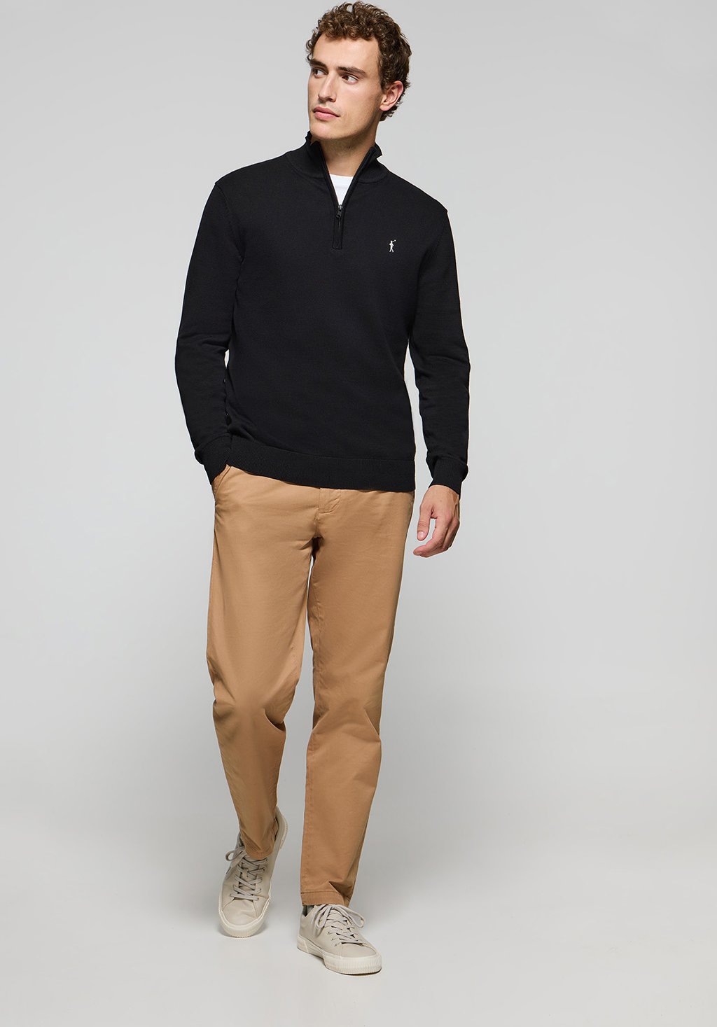 Strickpullover schwarz mit Reißverschluss und gesticktem Rigby Go-Logo