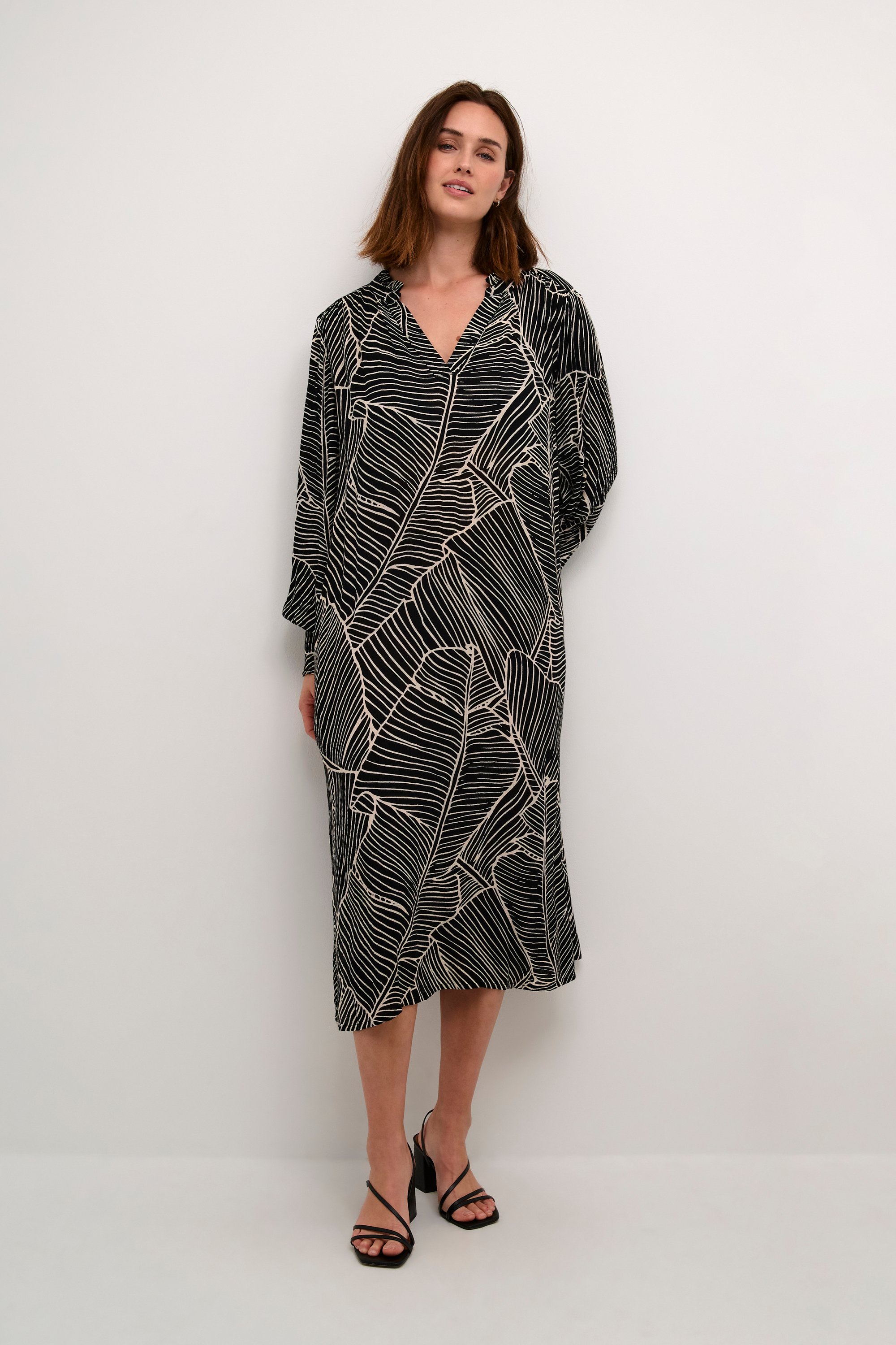 Kleid Loose fit black white