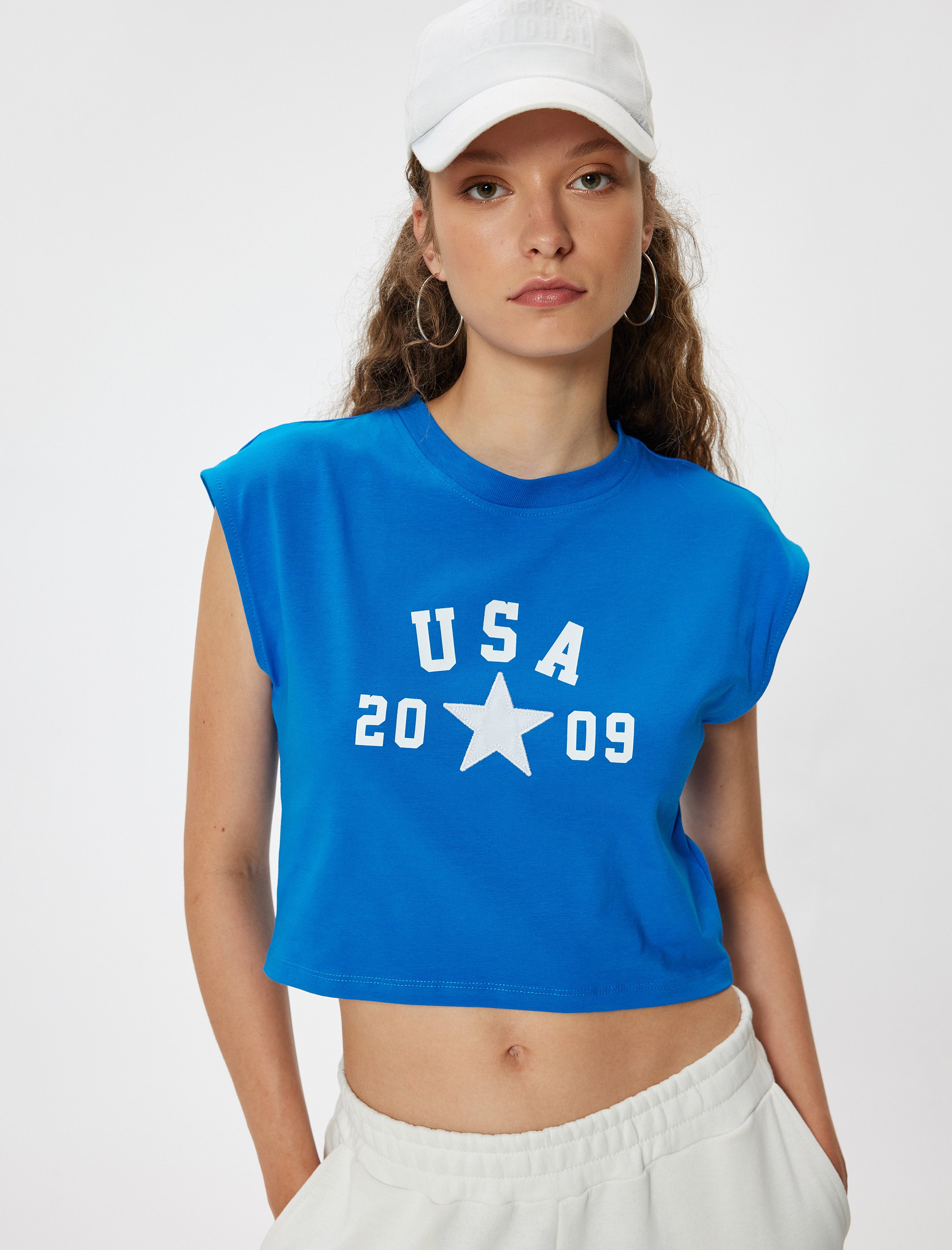 Thumbnail - Koton T-shirt Rundhalsausschnitt Kurzärmelig T-shirt