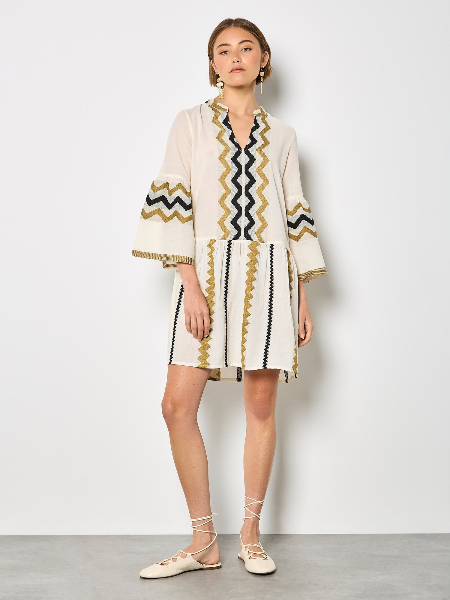 Apricot Jacquard-Kleid mit Glockenärmeln