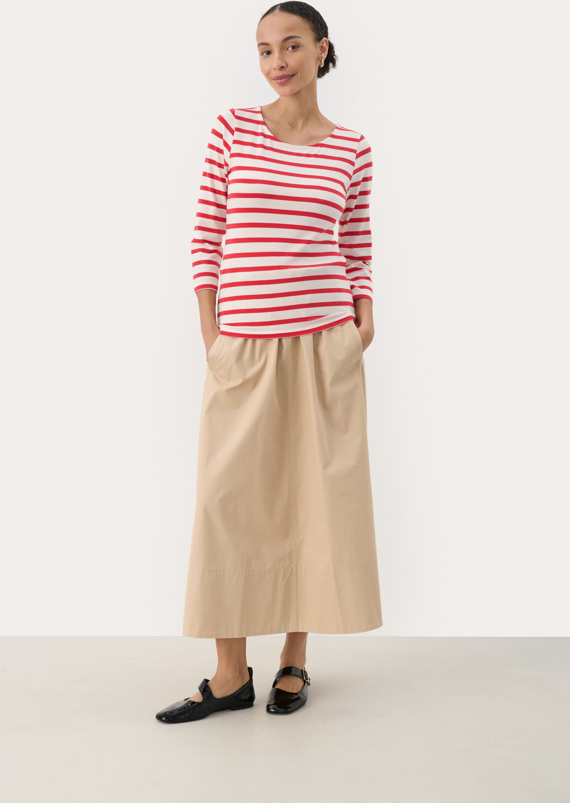 Thumbnail - T-shirt Gerade Passform Bittersweet and White Stripe red