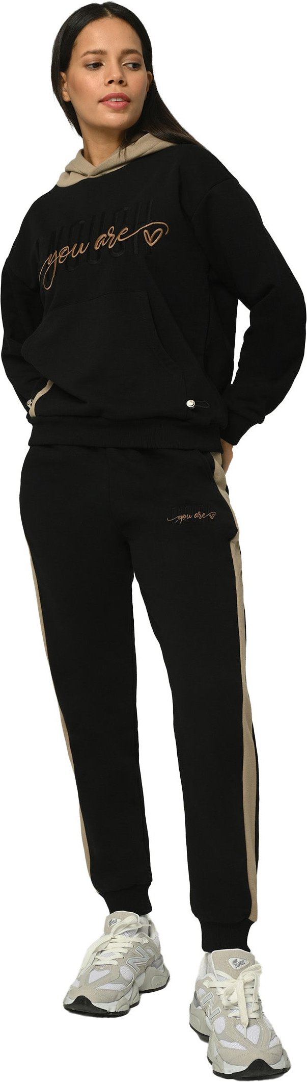 Thumbnail - Tom Barron Damen-Trainingsanzug-Set mit You Are Enough-Stickerei