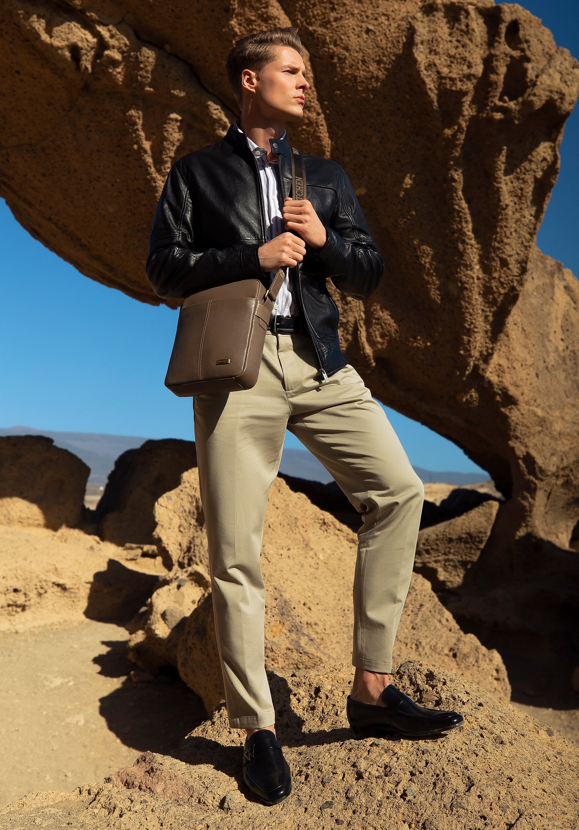 Wittchen Herren-Umhängetasche aus Leder mit zwei Texturen in Taupe, Naturleder