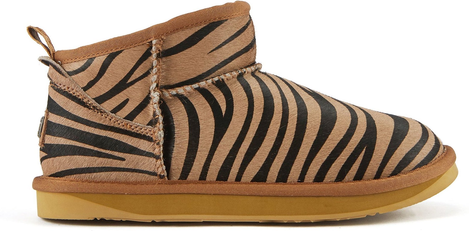 Gemütlicher, ultrakurzer Zebra-Stiefel