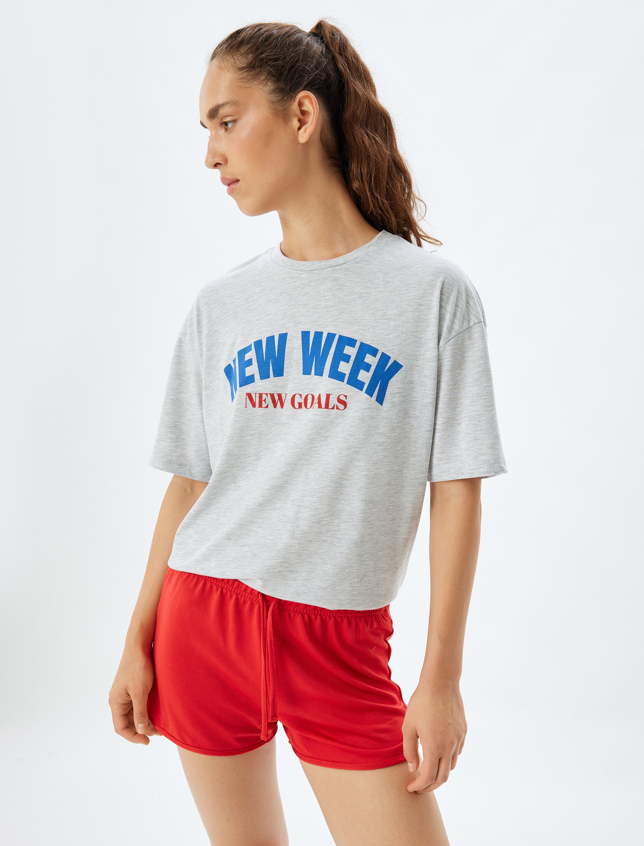 Thumbnail - Koton T-shirt Rundhalsausschnitt Kurzärmelig T-shirt