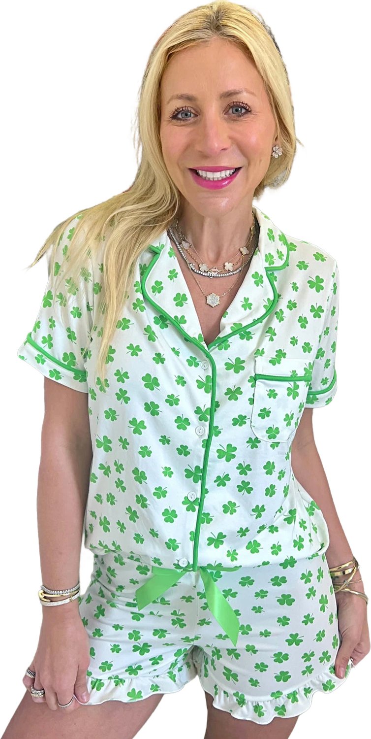 Thumbnail - Grünes Kleeblatt Bedrucktes Kurzarm-Pyjama-Set mit Rüschen-Shorts
