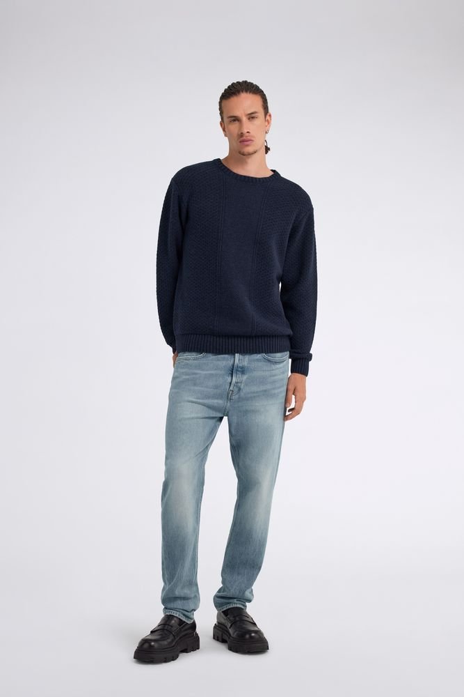 Herrenpullover in normaler Passform mit Zopfstrickmuster AUGUST