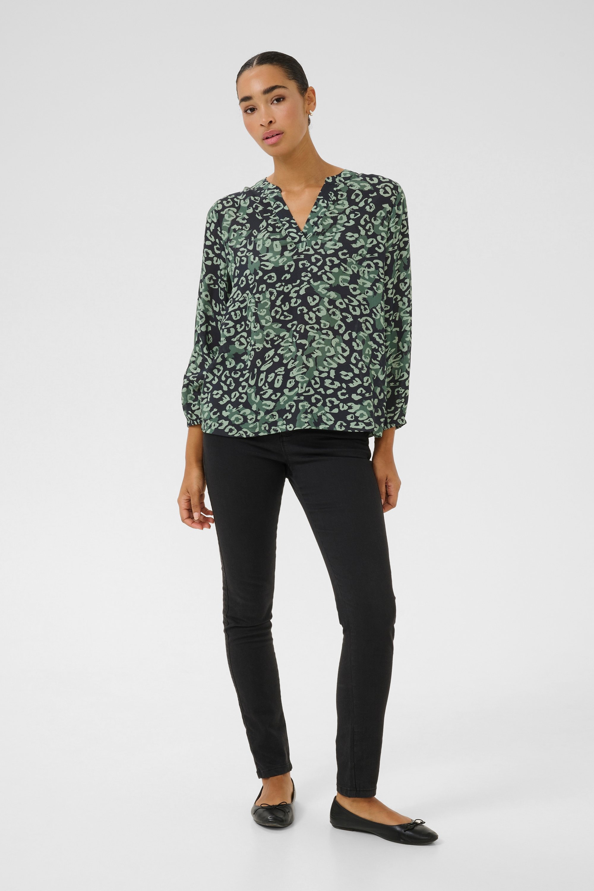 Thumbnail - Kurzarm-Bluse Regular fit Green Leopard