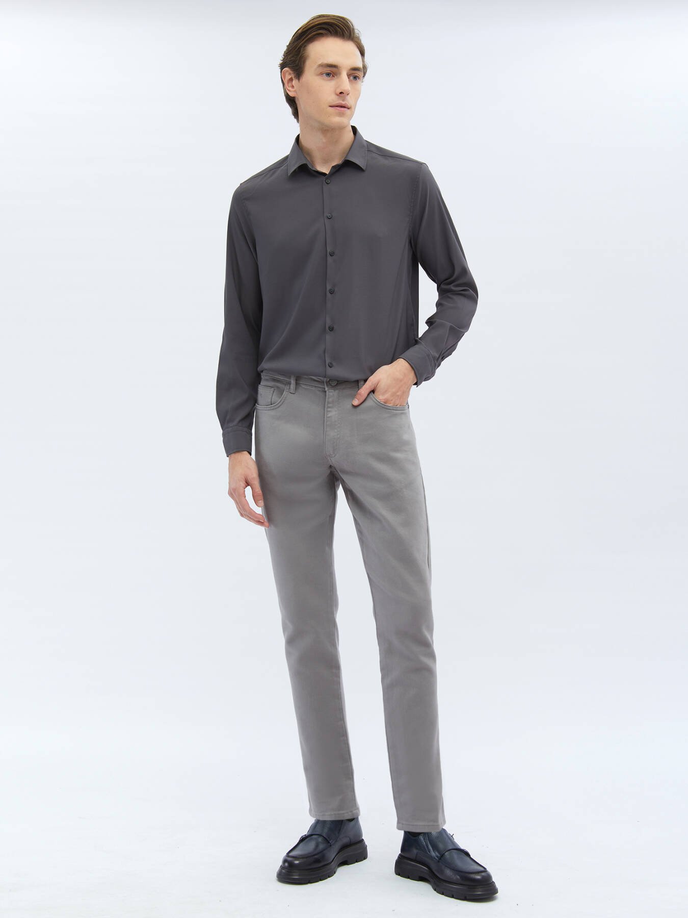 Schlichtes, gewebtes Freizeithemd mit normaler Passform