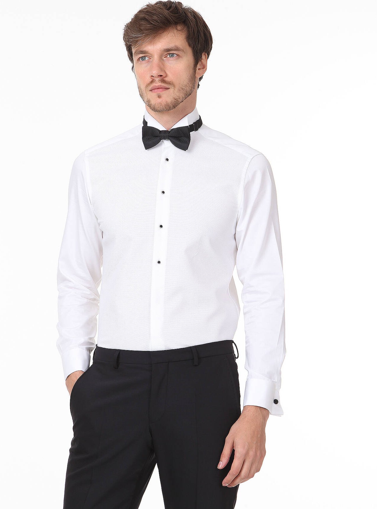 Tailliertes Smokinghemd mit Doppelmanschette und Flügelkragen