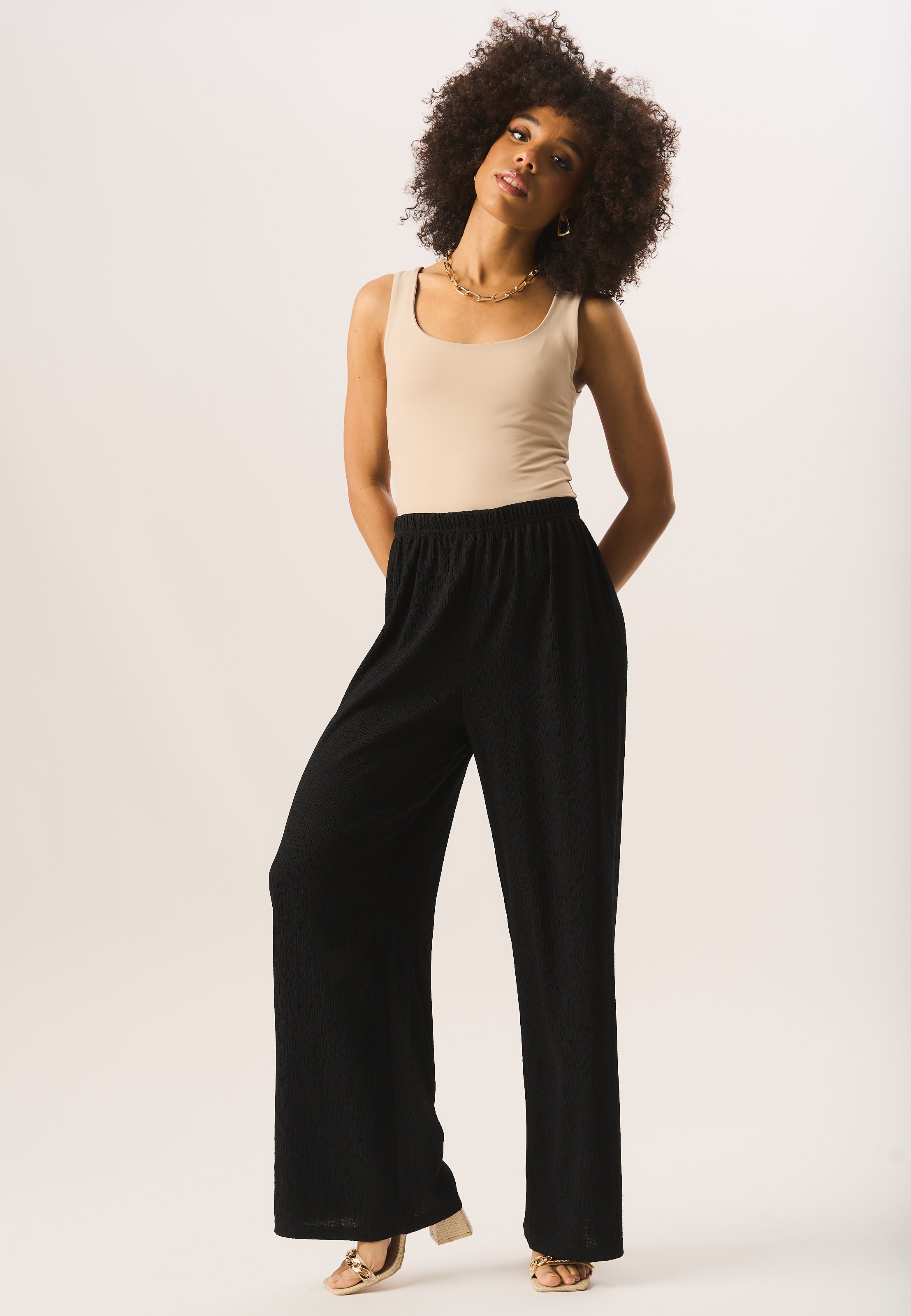 Strukturierte Pull-On-Hose mit weitem Bein