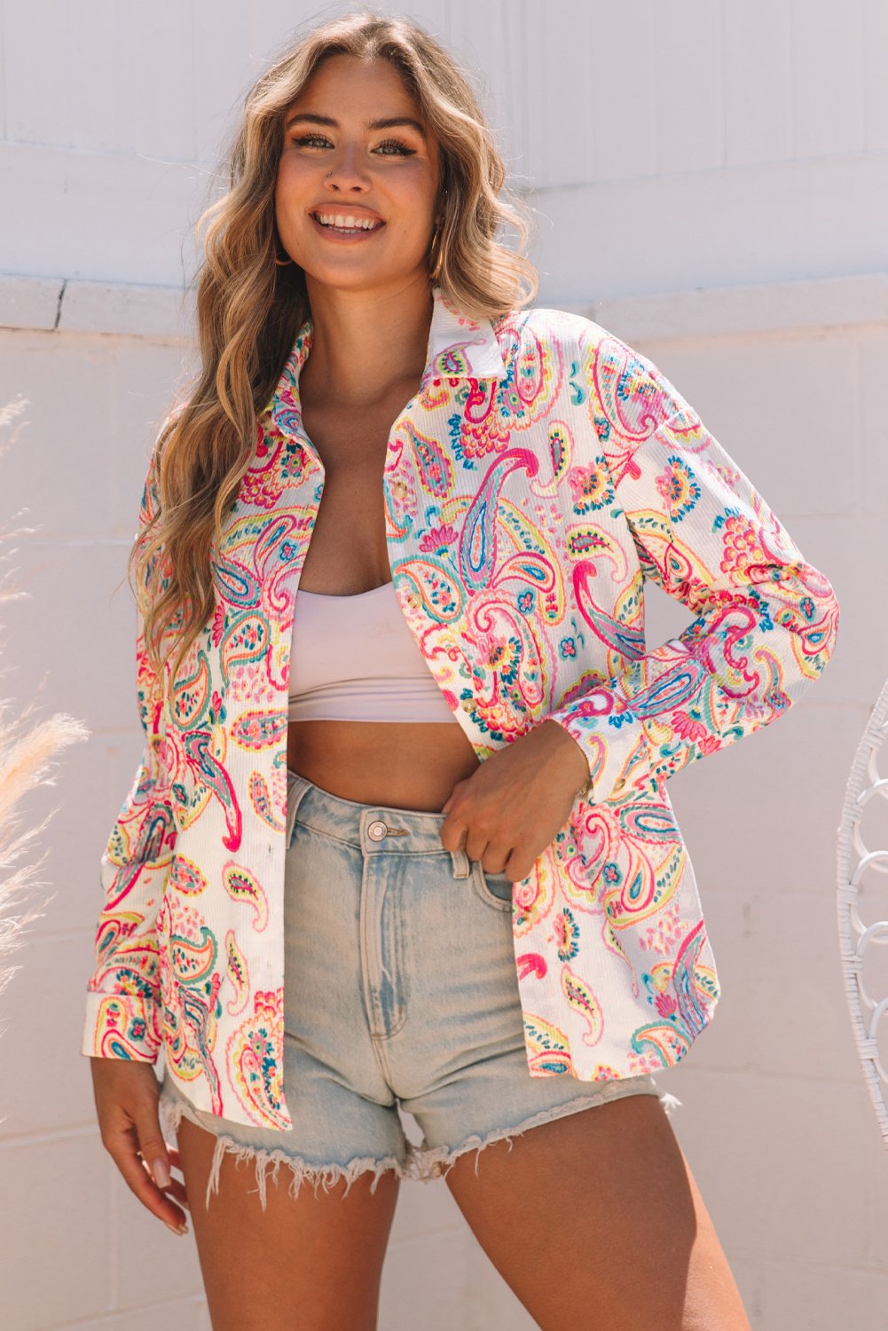 Weißes Paisley-Muster Druck Knopf-Cordjacke