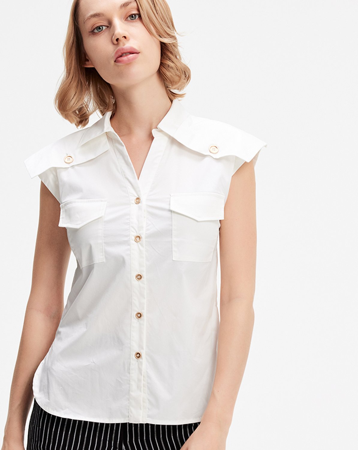 Ärmelloses Hemd mit Klappen an den Schultern