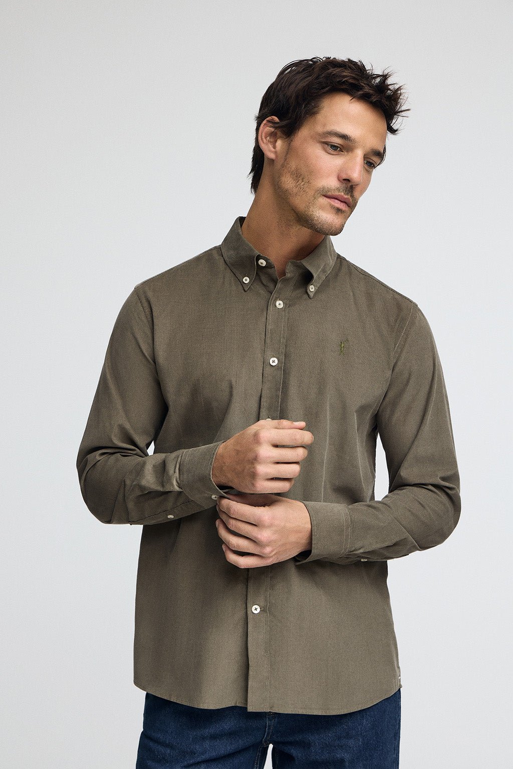 Hemd armeegrün aus Cord mit Rigby Go-Logo