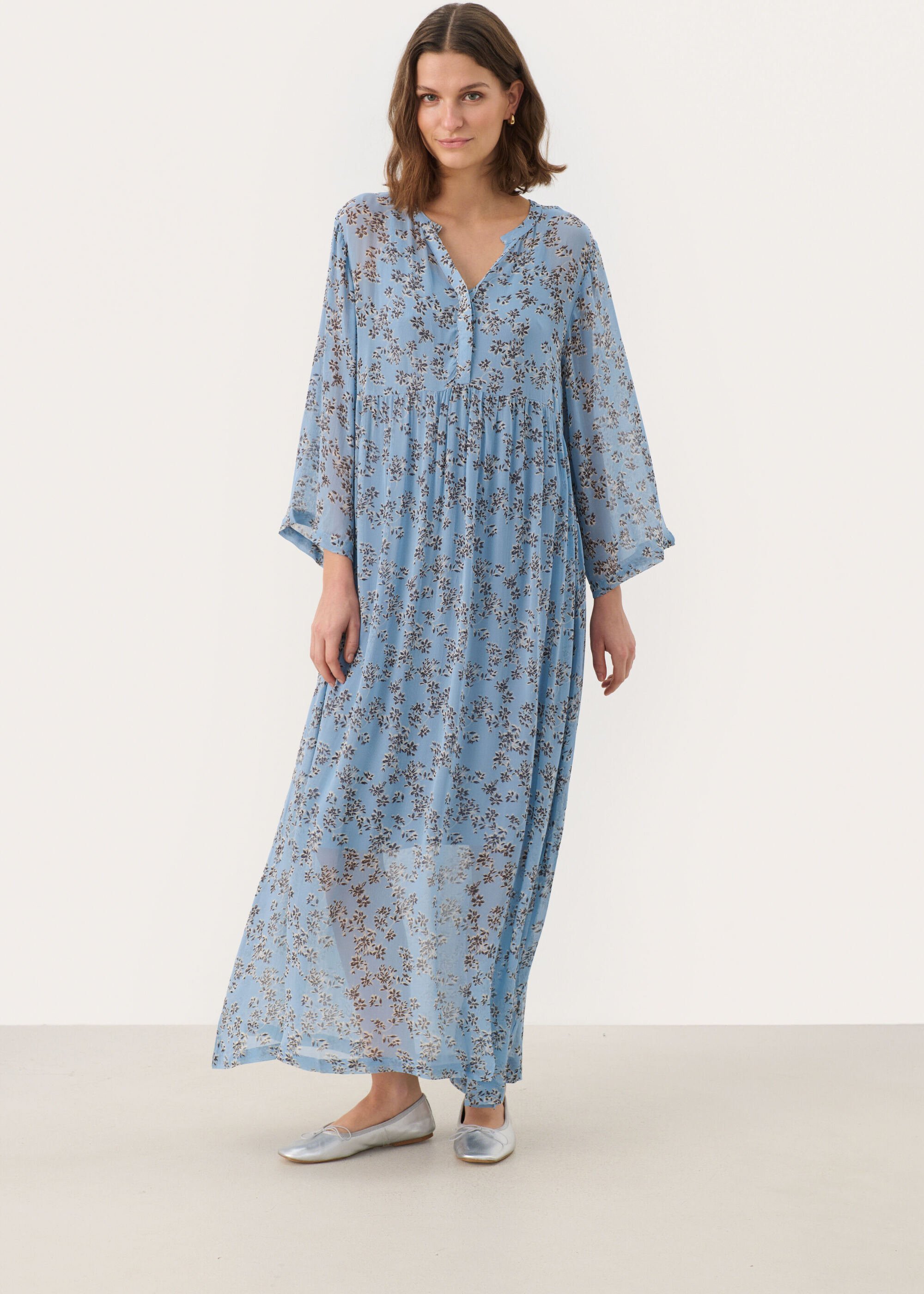 Kleid Relaxed fit Faded Denim Scattered Flower blue multi
