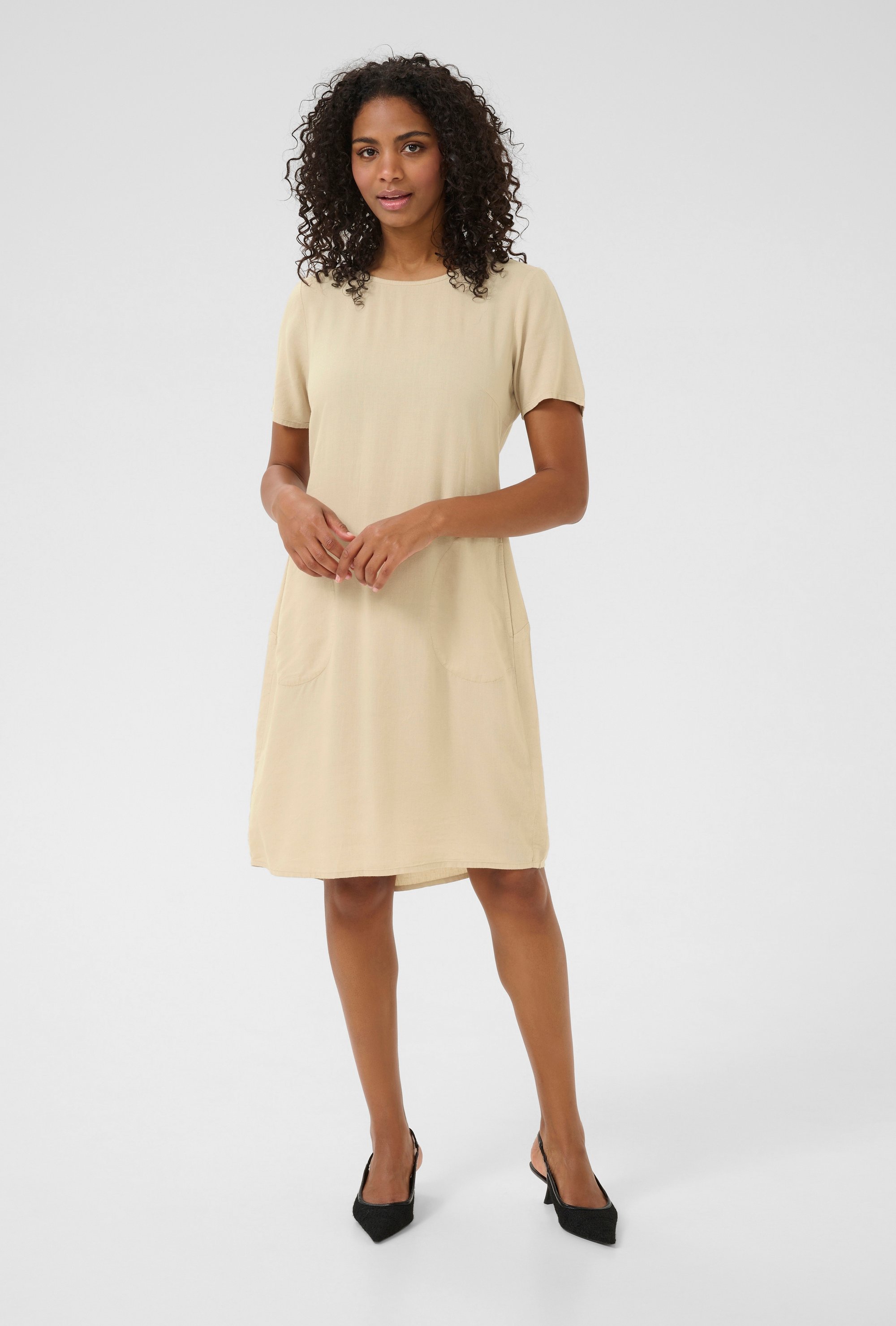 Kleid Regular fit beige