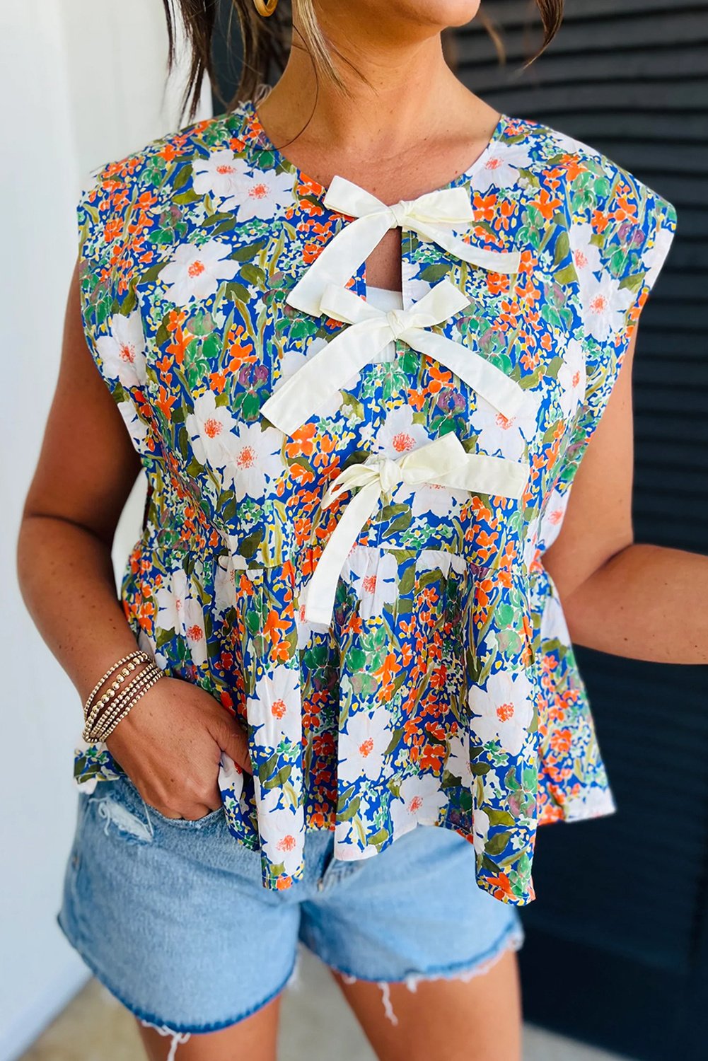 Bluse mit floralen Schleifendetails
