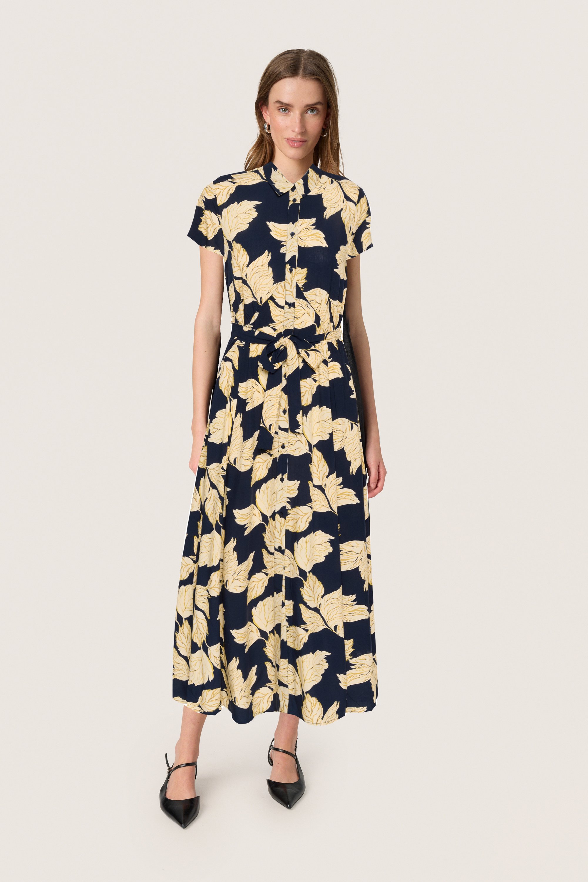 Thumbnail - Kleid Feminine Form Navy Leaf Print multicolour