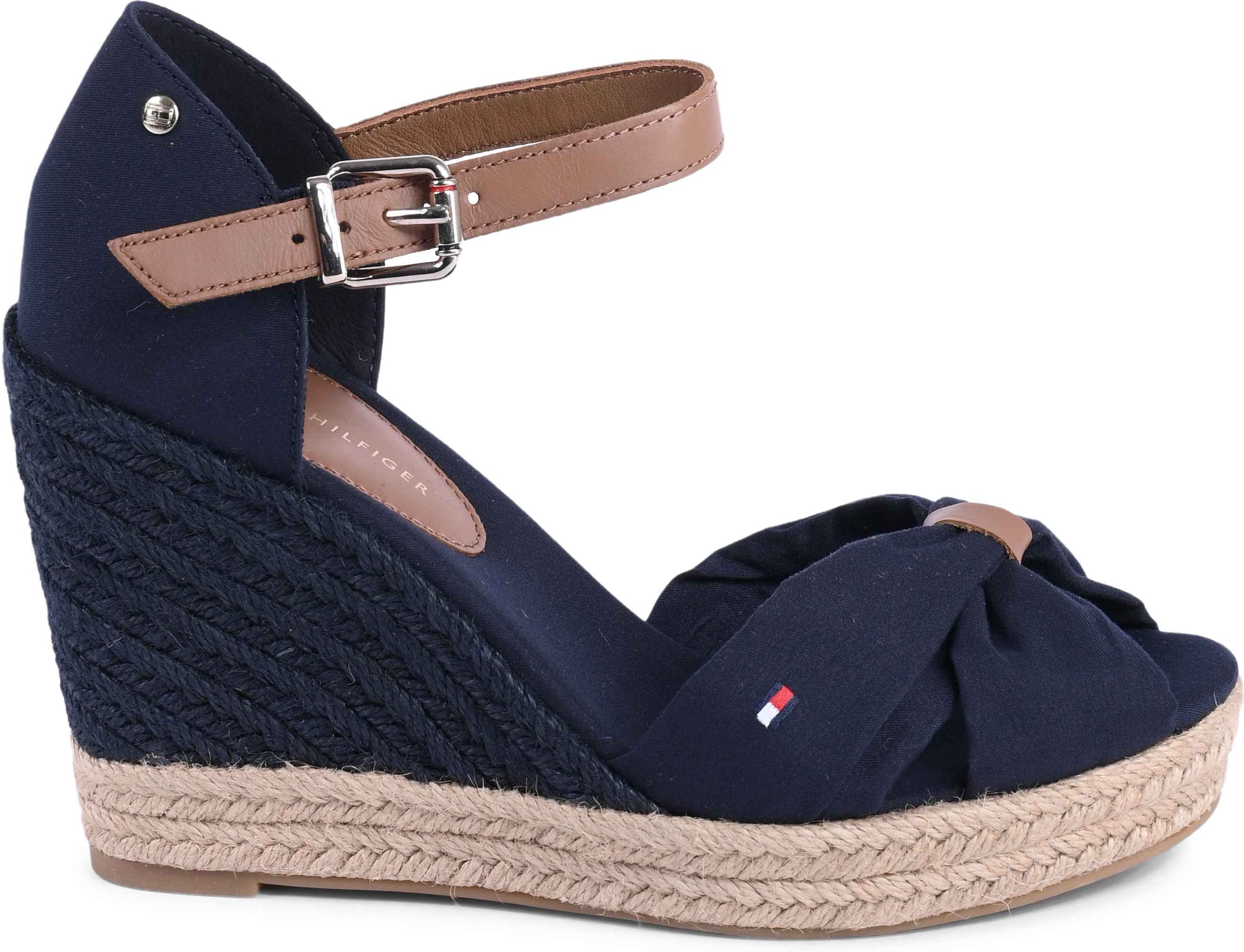 Keil-ESPADRILLESandaletten mit geknotetem Zehenbereich